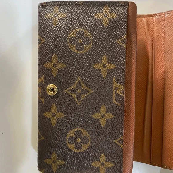 Louis Vuitton Monogram Canvas Porte - Monnaie Tresor Wallet - Picture 11 of 11